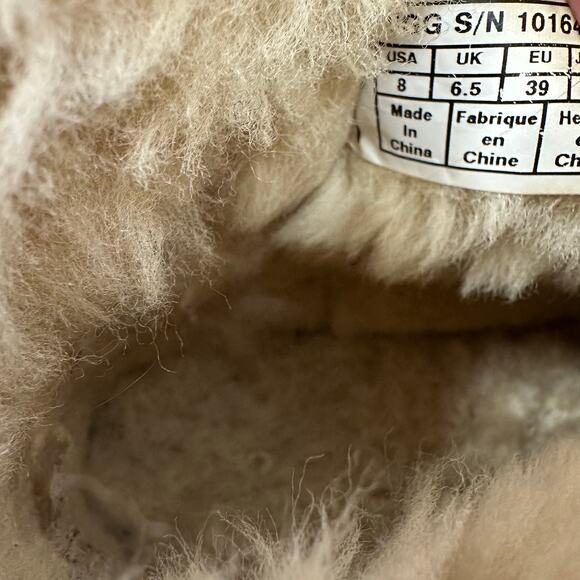 UGG Mini Bailey Button II in Chestnut US Size 8 Euro 39 ankle. Boot sheepskin - Picture 7 of 16